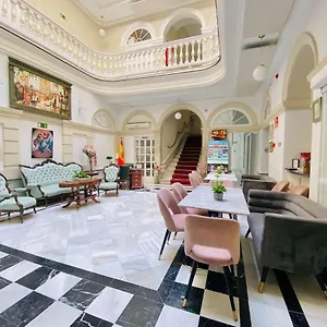 Las Cortes De Hotel Cadix